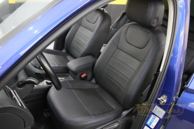 Чехлы на Volkswagen Tiguan 2, серии "Premium" - синяя строчка