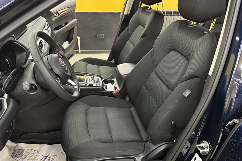 Салон Skoda Octavia A7 до установки чехлов Premium с ромбами и серой строчкой