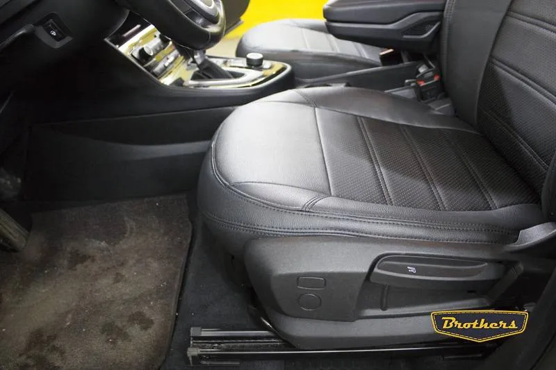 Установка чехлов BMW 2 серии Premium, строчка стандарт, серая