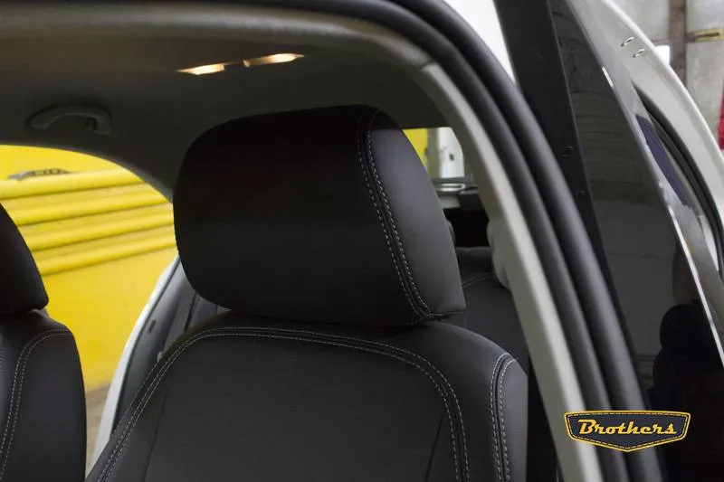 Установка чехлов серии Comfort на Skoda Rapid, строчка стандарт, серая