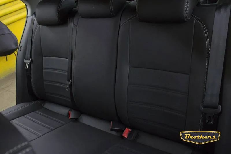 Установка чехлов серии Comfort на Skoda Rapid, строчка стандарт, серая