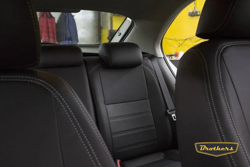 Установка чехлов серии Comfort на Skoda Rapid, строчка стандарт, серая