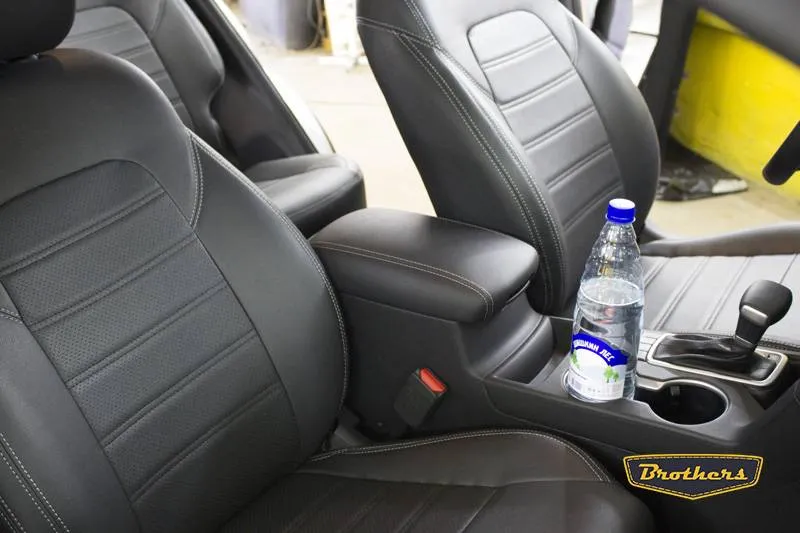 Установка чехлов серии Premium на Kia Sportage 4, строчка стандарт, серая