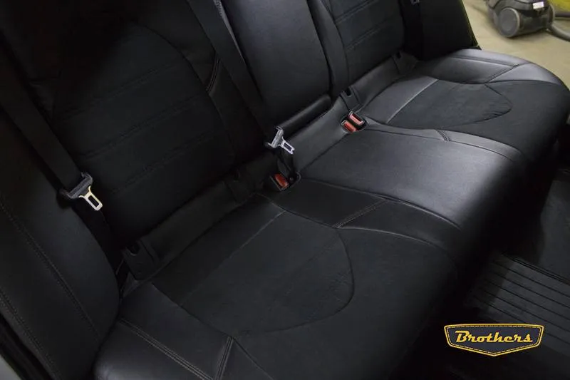 Установка чехлов серии Alcantara с полным продлением на Toyota Camry 70