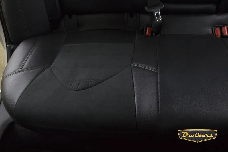 Установка чехлов серии Alcantara с полным продлением на Toyota Camry 70