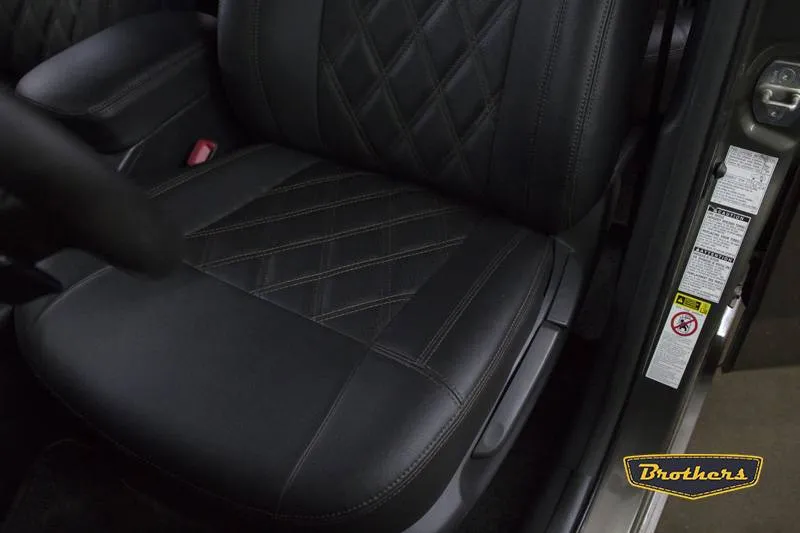 Установка чехлов серии Premium на Toyota RAV 4, строчка ромб, коричневая