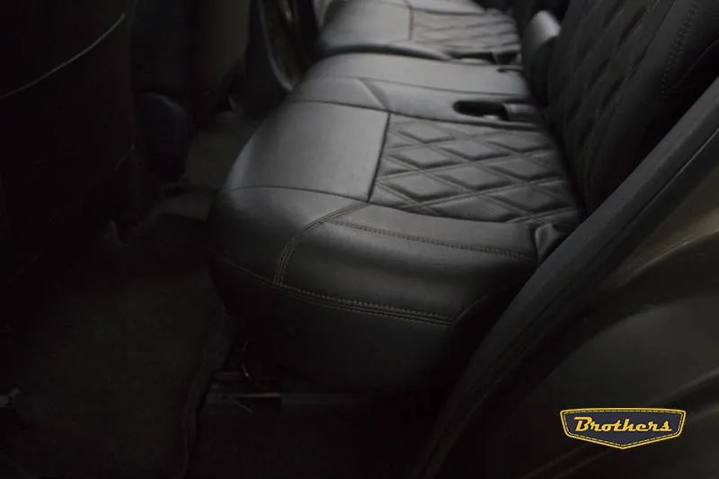 Установка чехлов серии Premium на Toyota RAV 4, строчка ромб, коричневая