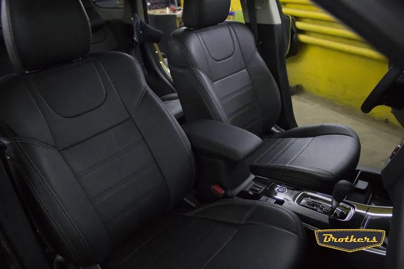 Установка чехлов серии Premium на Mitsubishi Outlander, строчка стандарт, серая