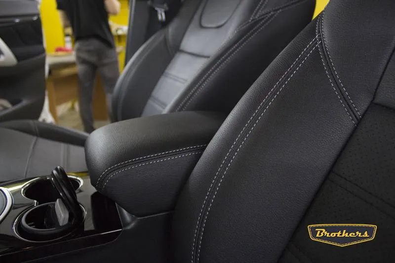 Установка чехлов серии Premium на Митсубиси Паджеро Спорт 3, строчка стандарт, серая