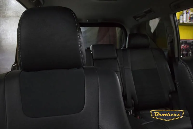 Установка чехлов серии Alcantara на Toyota Prado 150, строчка стандарт, серая