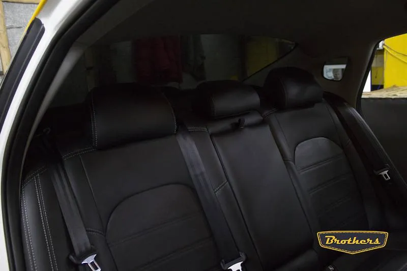 Установка чехлов серии Premium на Kia Optima 4, строчка стандарт, серая