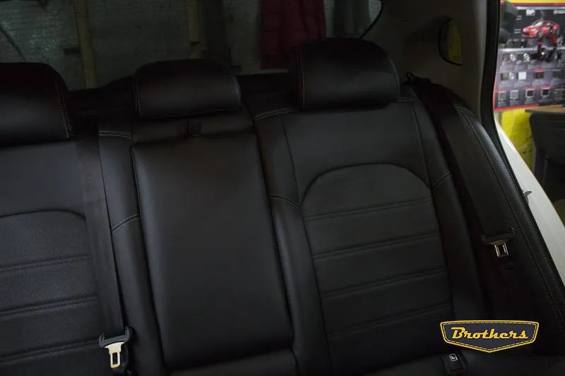 Установка чехлов серии Premium на Kia Optima 4, строчка стандарт, серая