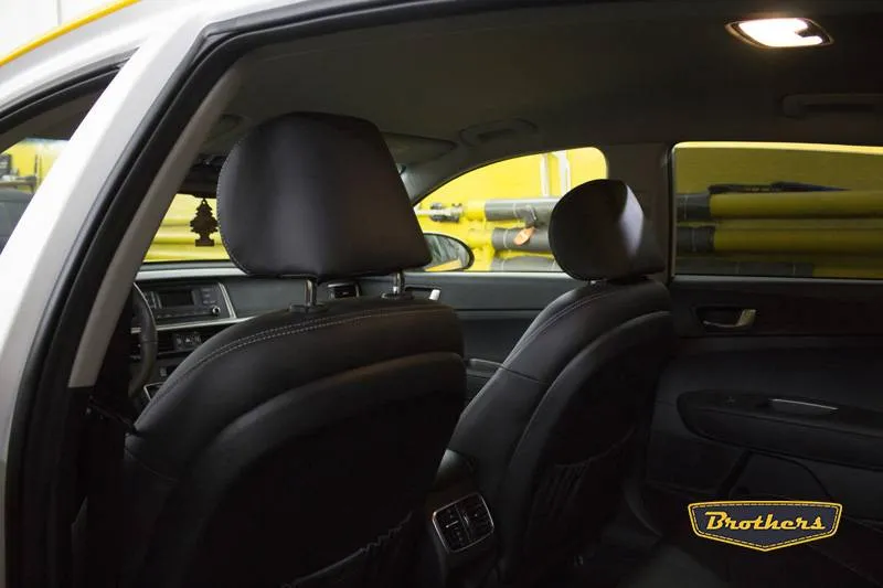 Установка чехлов серии Premium на Kia Optima 4, строчка стандарт, серая