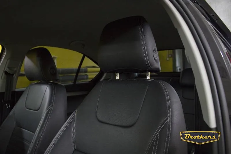 Установка чехлов серии Premium на Skoda Octavia A7 (Ambition), строчка стандарт, серая