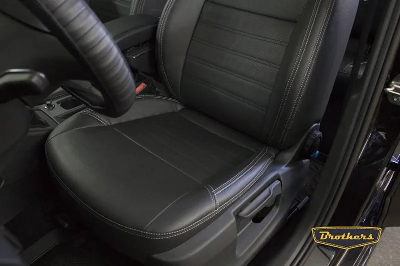 Установка чехлов серии Premium на Skoda Octavia A7 (Ambition), строчка стандарт, серая