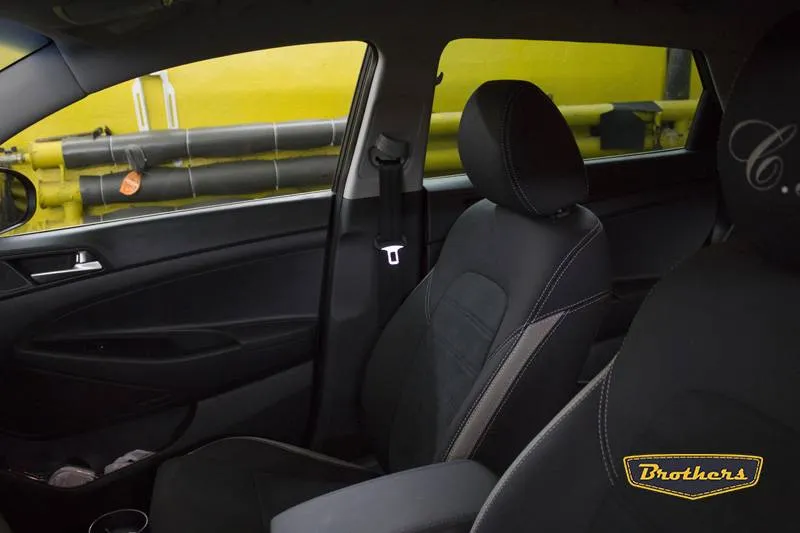 Установка чехлов серии Aurora на Hyundai Tucson 3, цветные вставки, продление алькантары