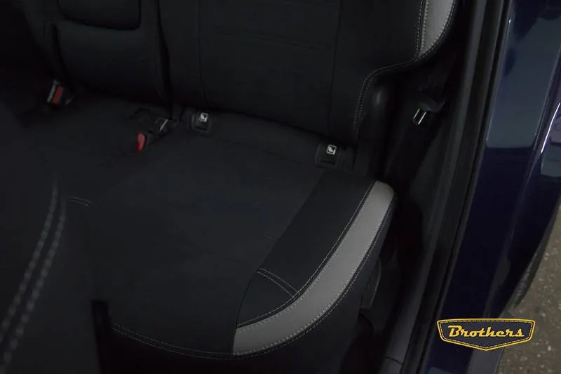 Установка чехлов серии Aurora на Hyundai Tucson 3, цветные вставки, продление алькантары