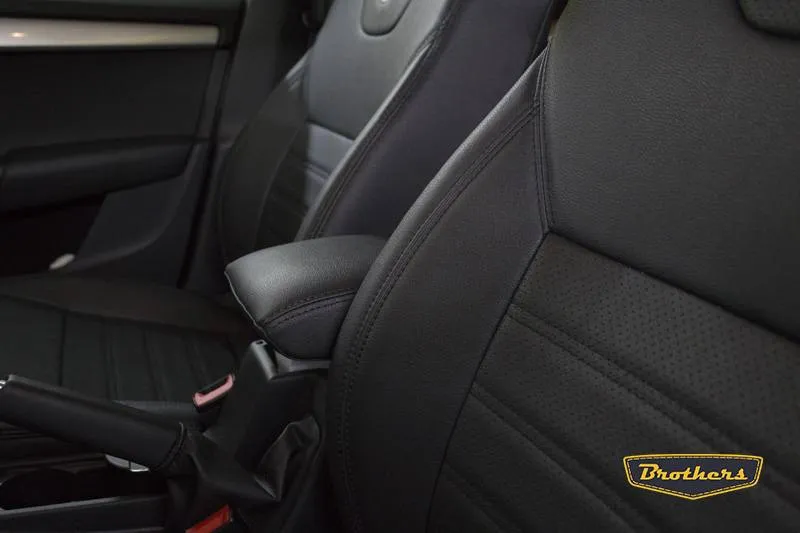 Установка чехлов серии Premium на Skoda Octavia A7, строчка стандарт, черная