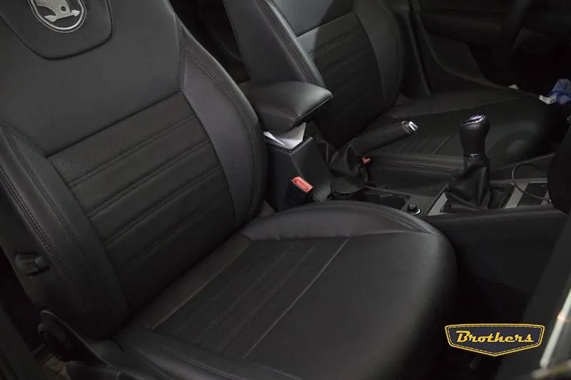 Установка чехлов серии Premium на Skoda Octavia A7, строчка стандарт, черная