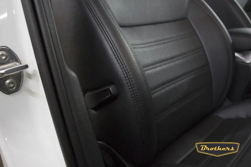 Установка чехлов серии Premium на Skoda Octavia A7, строчка стандарт, черная