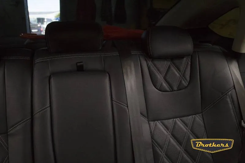 Установка чехлов серии Premium на Форд Мондео, строчка ромб, серая