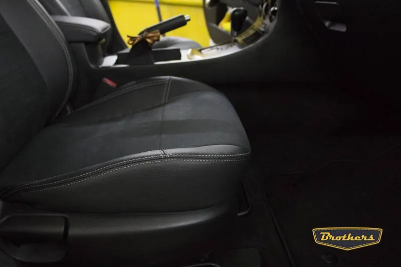 Установка чехлов серии Alcantara с продлением первого ряда сидений на Mazda 3 (BL)