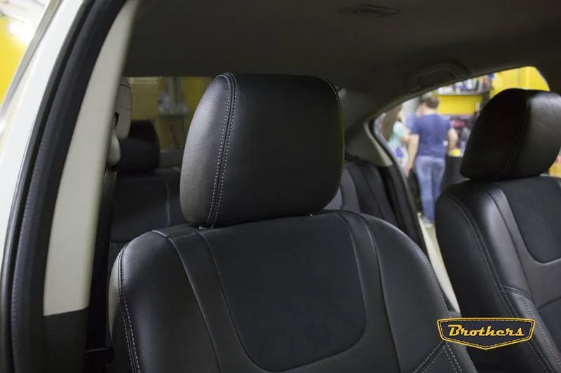 Установка чехлов серии Alcantara с продлением первого ряда сидений на Mazda 3 (BL)