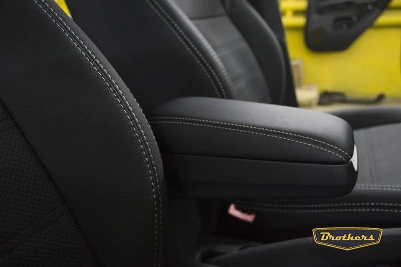 Установка чехлов серии Aurora на Skoda Rapid, строчка стандарт, серая