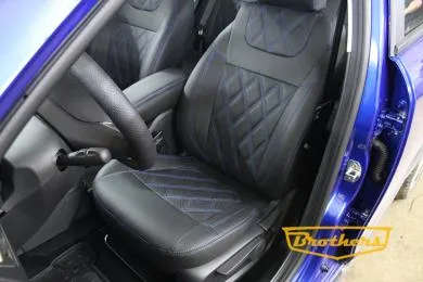 Чехлы на Lada Vesta, серии "Premium" с ромбами - синяя строчка