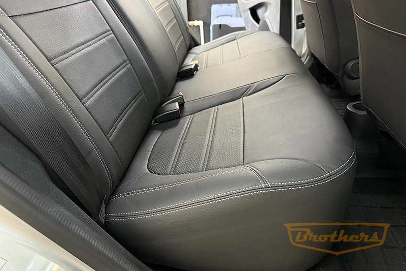 Чехлы на Renault Captur, серии "Premium" - серая строчка