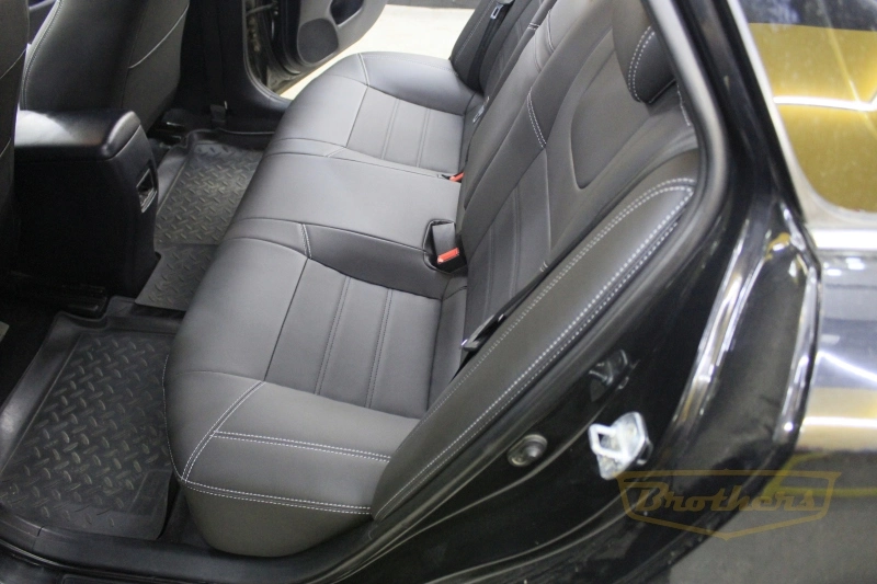 Чехлы на Toyota Avensis 2, серии "Premium" - серая строчка, гладкий центр