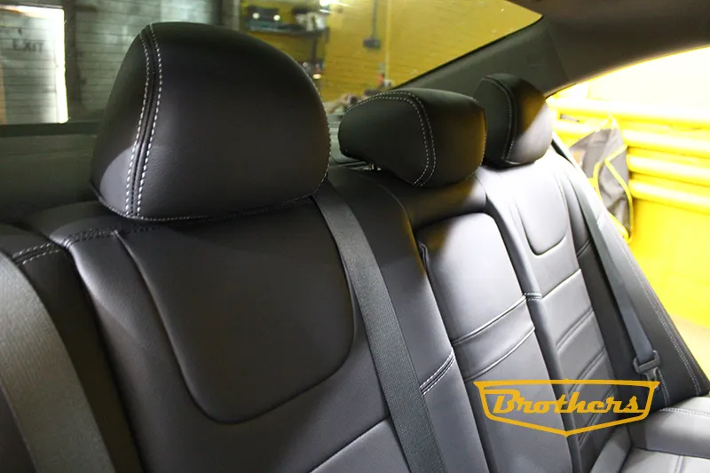 Чехлы на Honda Accord 9, серии "Premium" гладкий центр  - серая строчка