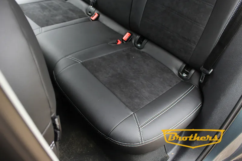 Чехлы на Audi Q3, серии "Alcantara" (передние сидения с подколенной поддержкой) - серая строчка