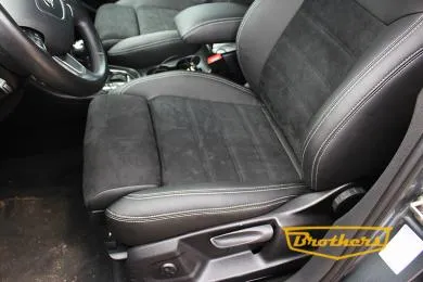Чехлы на сидения Audi Q3, серии "Alcantara" (передние сидения с подколенной поддержкой) - серая строчка