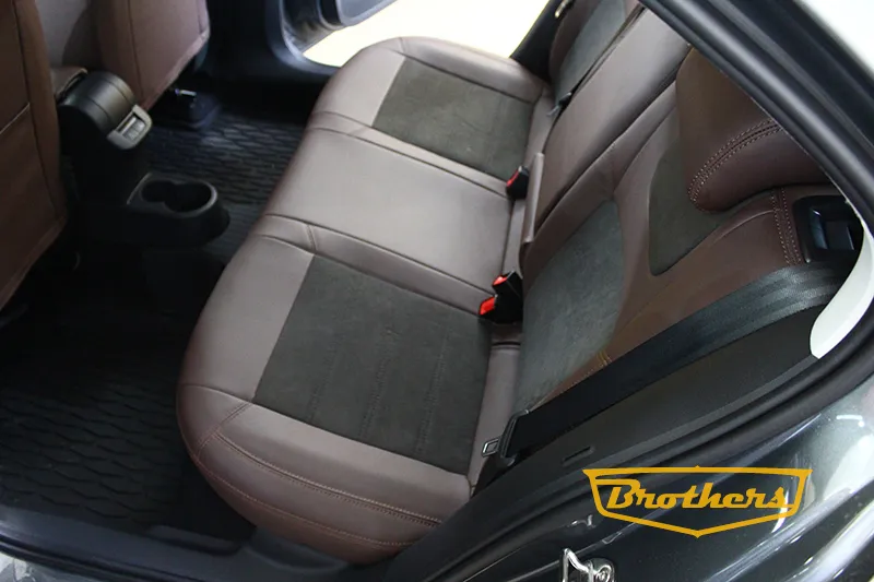 Чехлы для Volkswagen Polo VI, лифтбек, серии "Alcantara" - коричневая строчка