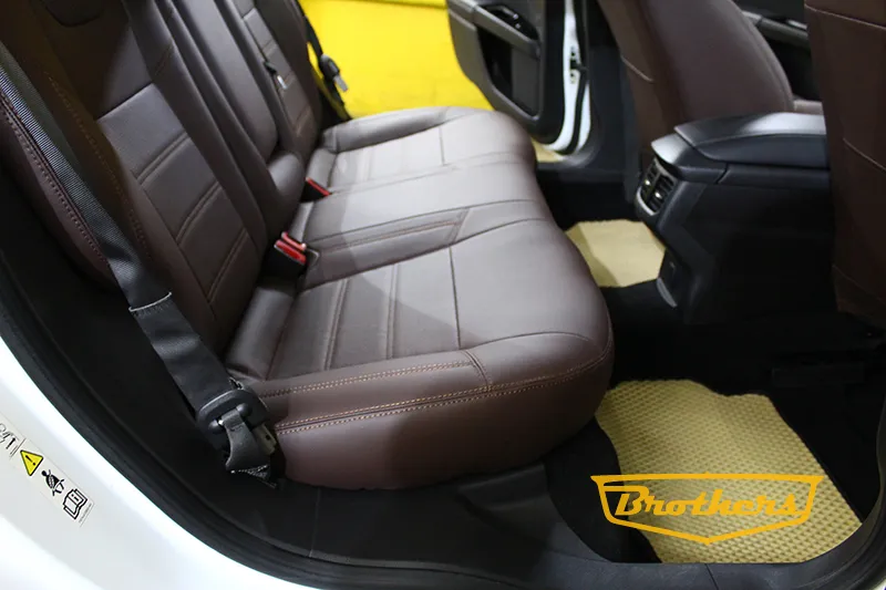 Чехлы на Ford Mondeo 5 Titanium, серии "Premium" - коричневая строчка