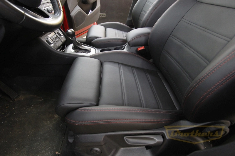 Audi Q3, серии "Premium" - красная строчка