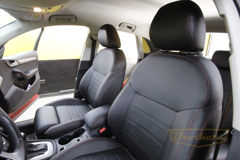 Audi Q3, серии "Premium" - красная строчка