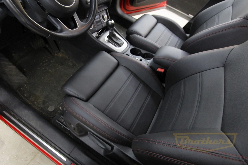 Audi Q3, серии "Premium" - красная строчка