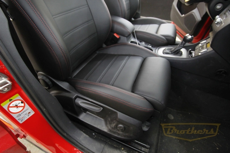 Audi Q3, серии "Premium" - красная строчка