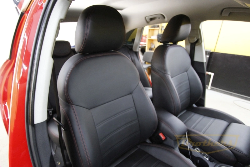 Audi Q3, серии "Premium" - красная строчка