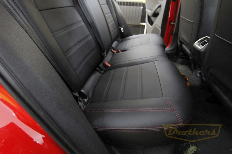 Audi Q3, серии "Premium" - красная строчка