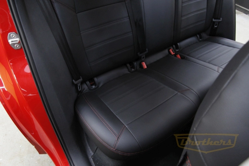 Audi Q3, серии "Premium" - красная строчка