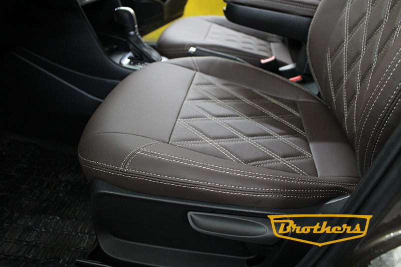 Чехлы на Volkswagen Polo (шоколад), серии "Premium" - бежевая строчка