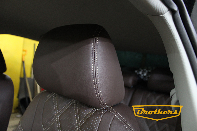 Чехлы на Volkswagen Polo (шоколад), серии "Premium" - бежевая строчка