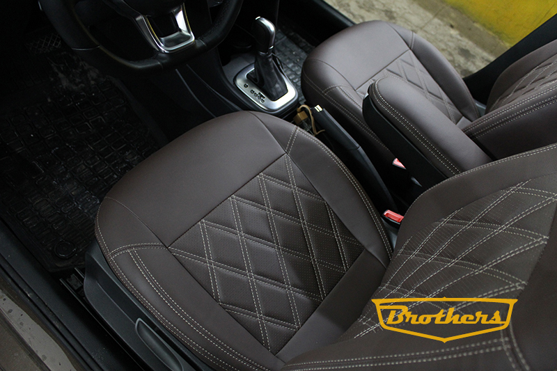 Чехлы на Volkswagen Polo (шоколад), серии "Premium" - бежевая строчка