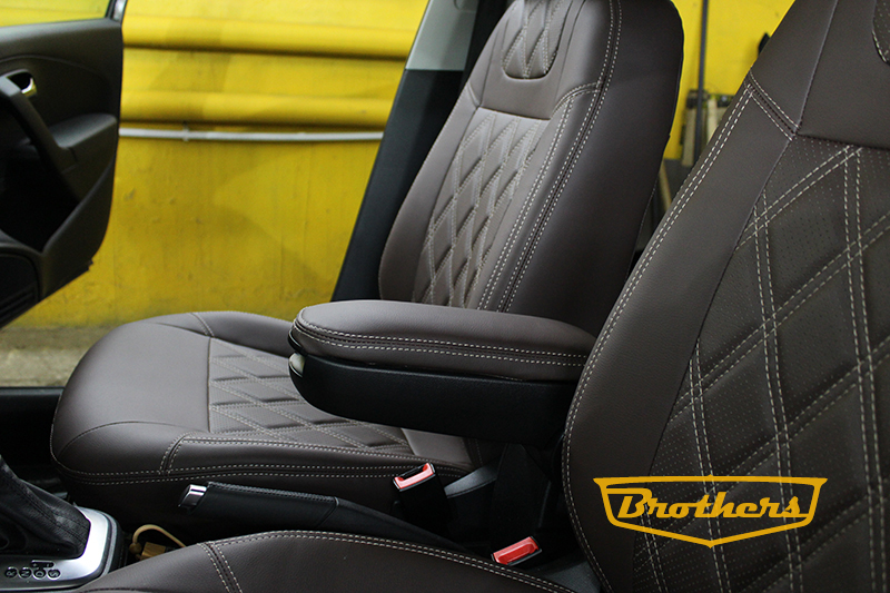 Чехлы на Volkswagen Polo (шоколад), серии "Premium" - бежевая строчка