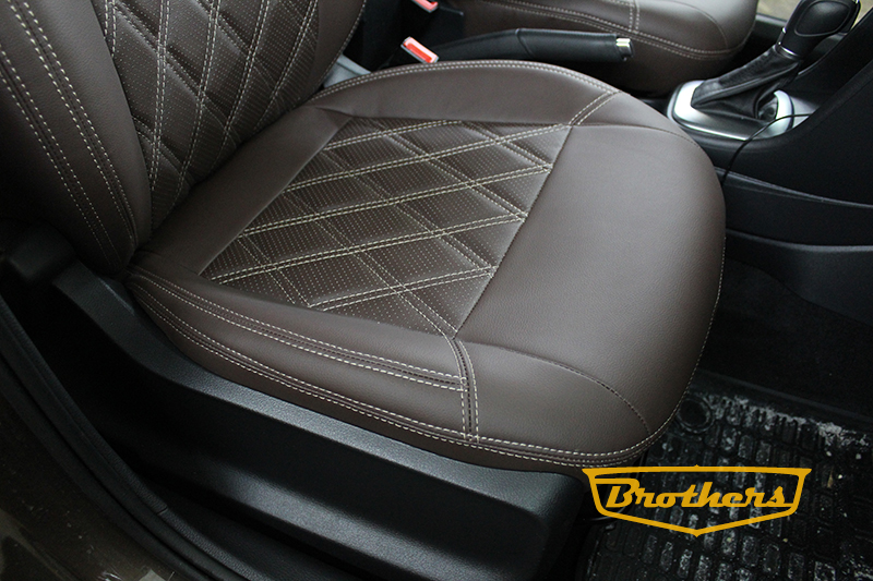 Чехлы на Volkswagen Polo (шоколад), серии "Premium" - бежевая строчка