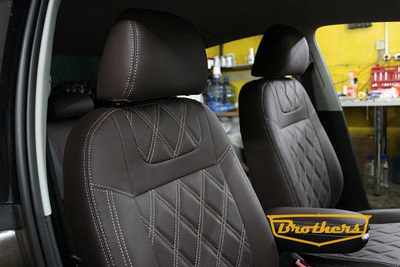 Чехлы на Volkswagen Polo (шоколад), серии "Premium" - бежевая строчка