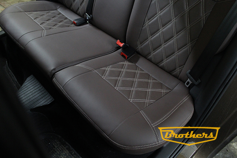 Чехлы на Volkswagen Polo (шоколад), серии "Premium" - бежевая строчка